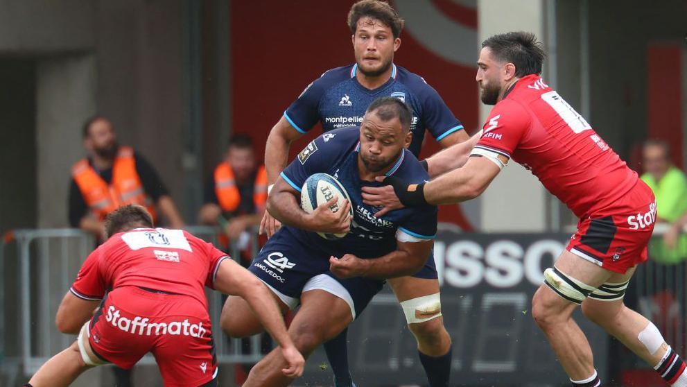 Montpellier number eight Billy Vunipola carries the ball