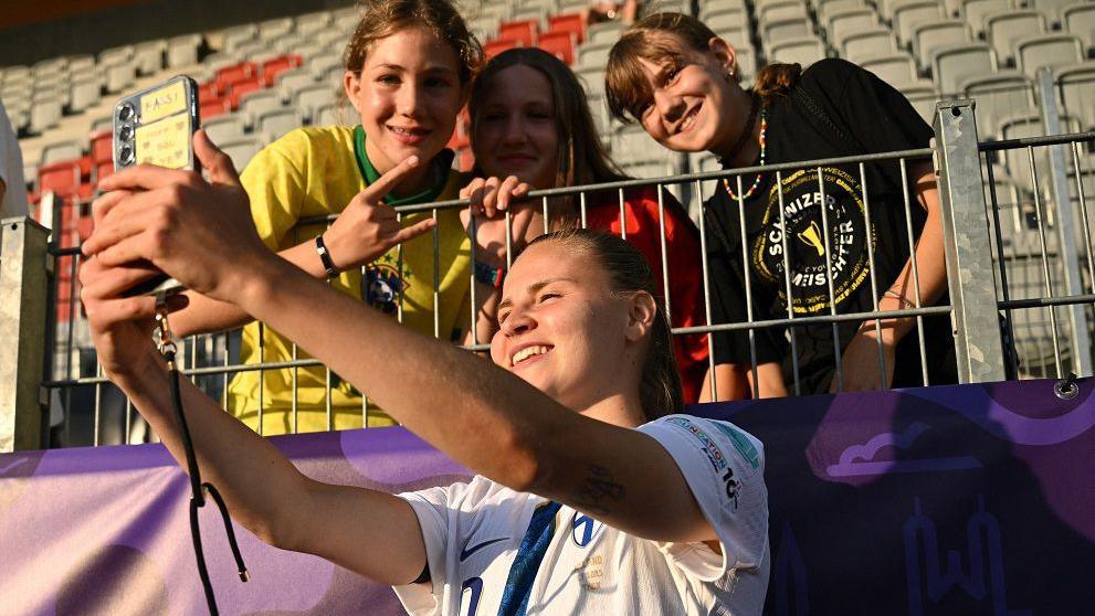 Finland player Finland's Katariina Kosola gets selfie with fans