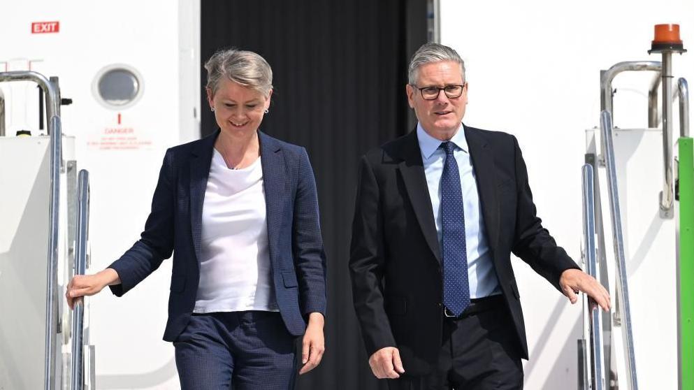 British Prime Minister Sir Keir Starmer (R) and British Foreign Secretary Yvette Cooper (L) disembark from a plane at Esenboga Airport ahead of the 2026 Nato summit in Ankara, 7 July