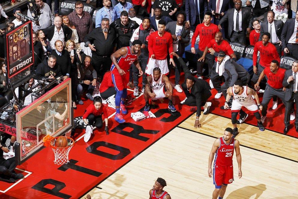NBA-basketball-players-and-fans-at-game.