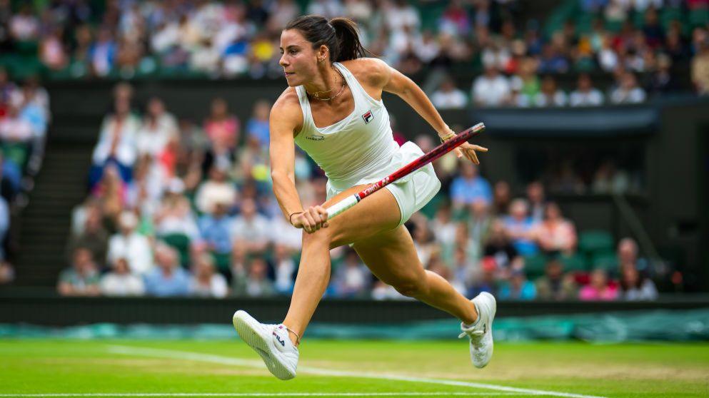 Emma Navarro in action at Wimbledon last year