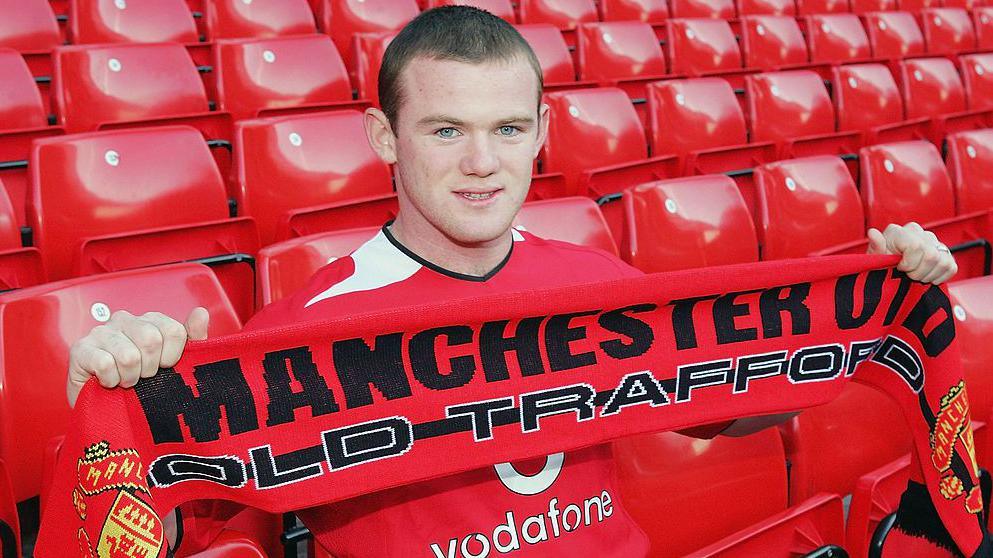 Wayne Rooney holding a Manchester United scarf