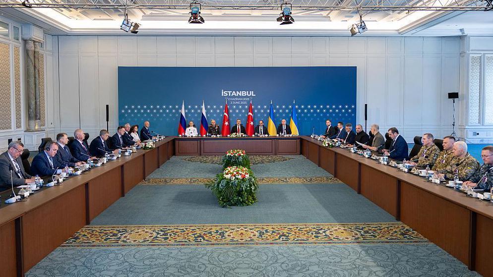 Russia's (left) and Ukraine's (right) negotiating teams with Turkish officials (centre) in Istanbul, Turkey. Photo: 2 June 2025