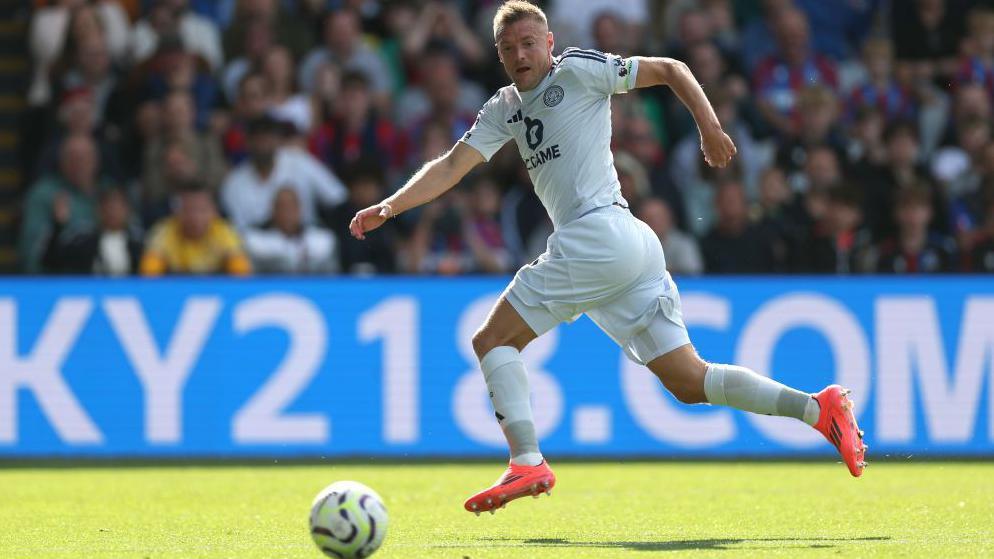 Jaime Vardy playing for Leicester City