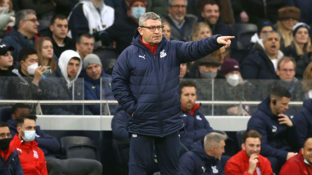 Osian Roberts points from the dugout during a Crystal Palace fixture