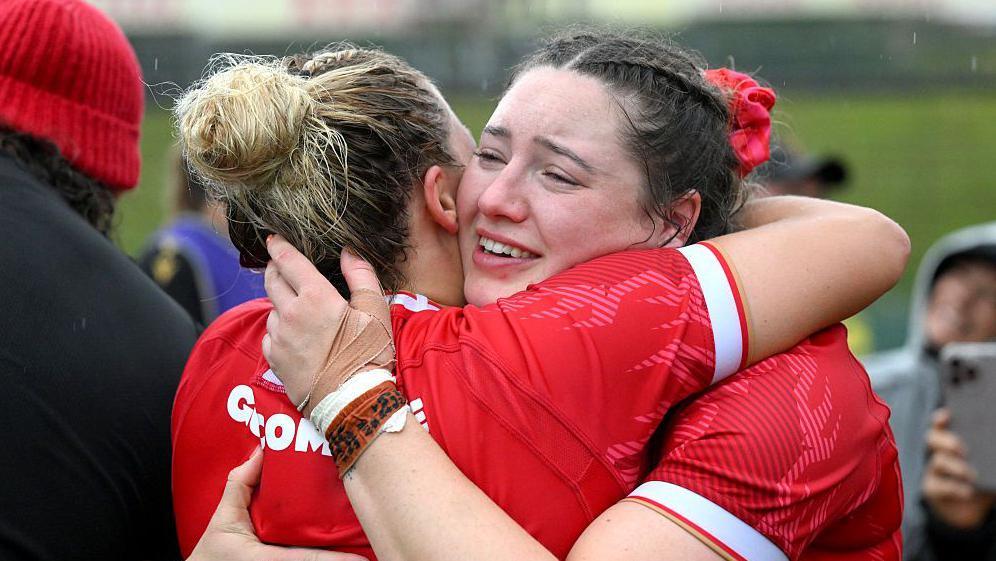Gwen Crabb hugs Kelsey Jones aft a Wales defeat