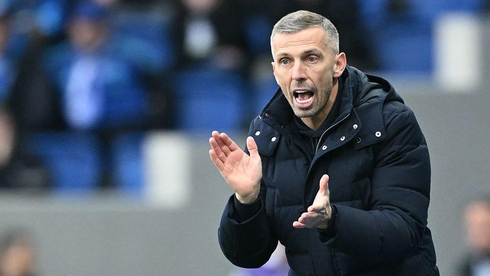 Gary O'Neil claps hands and shouts from touchline