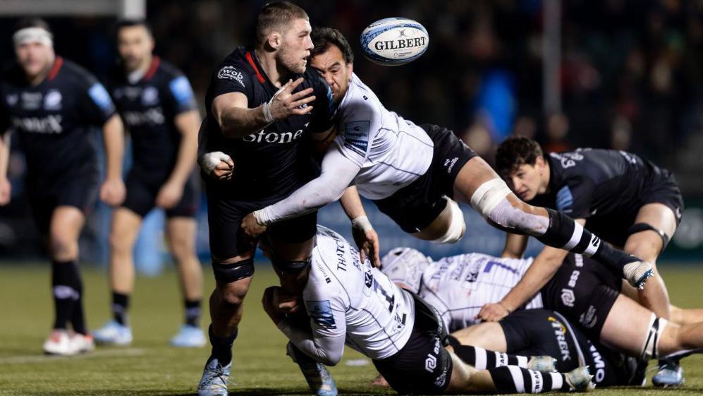 Tom Willis offloads the ball against Bristol Bears