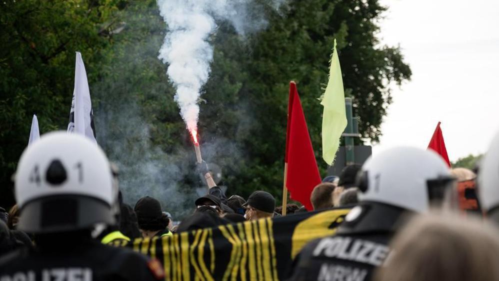 Police and protesters in Essen