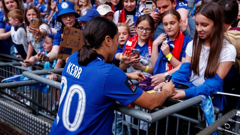 Sam Kerr signing autographs for fans