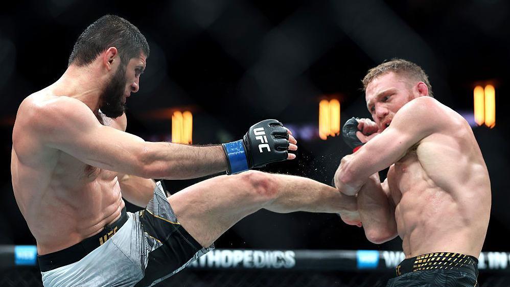 Islam Makhachev kicks Jack Della Maddalena