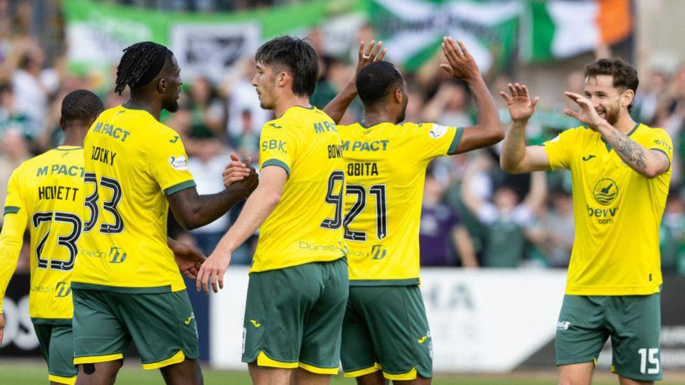 Hibernian players celebrate