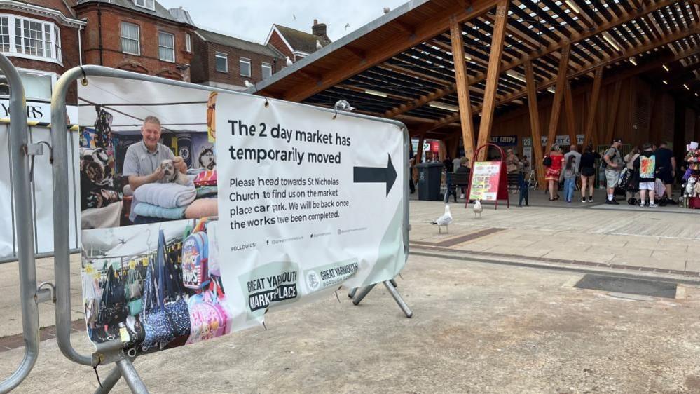 Sign showing relocated two-day market stalls