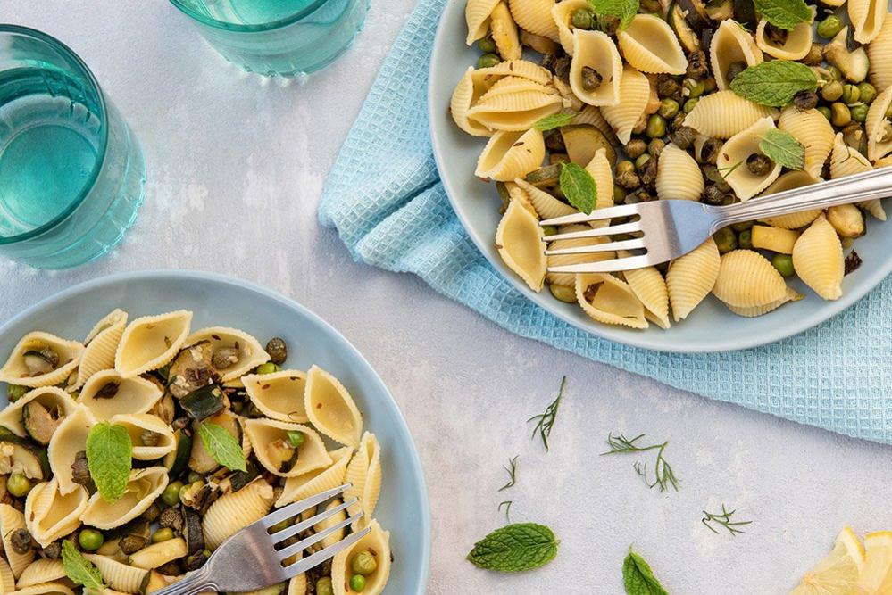 Lemon, courgette and crispy caper pasta