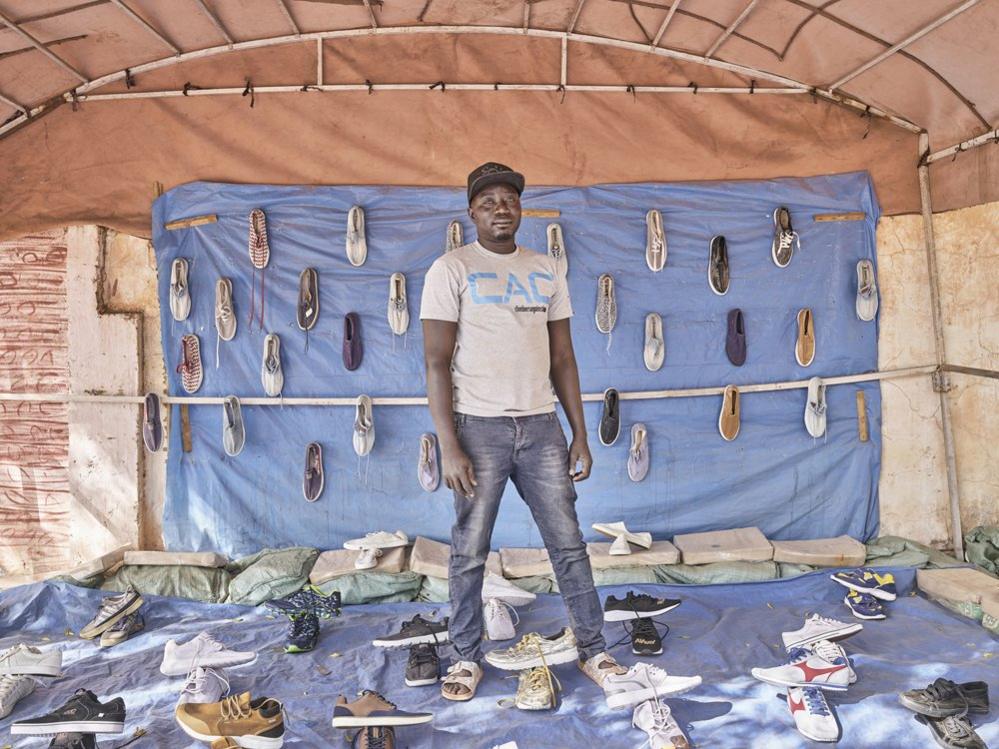 Cheikh Faye, Shoe seller