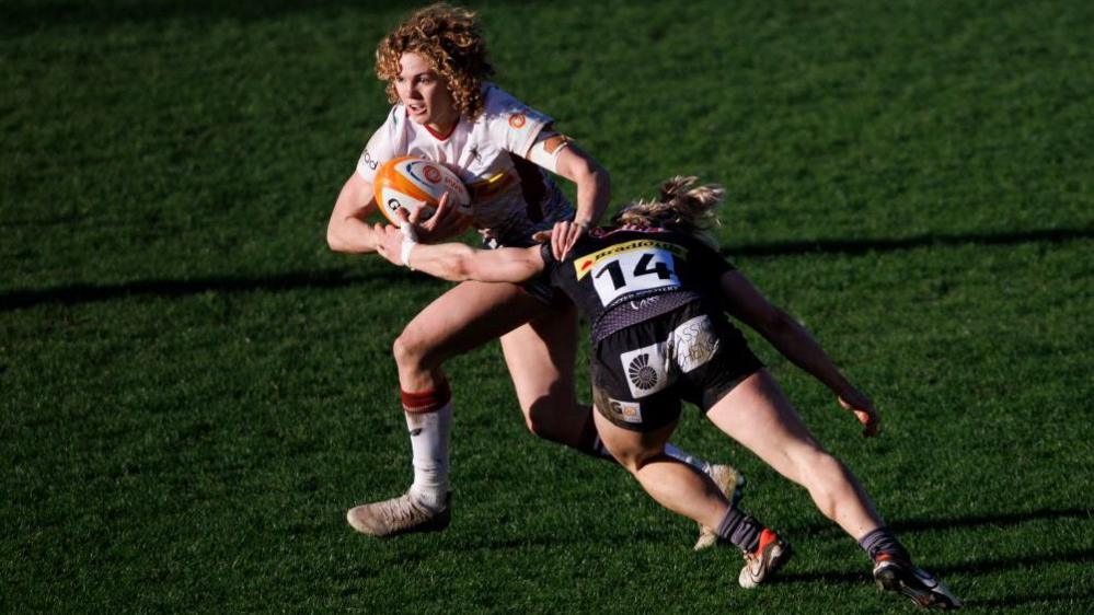 Ellie Dunne running with the ball for Harlequins against Exeter Chiefs