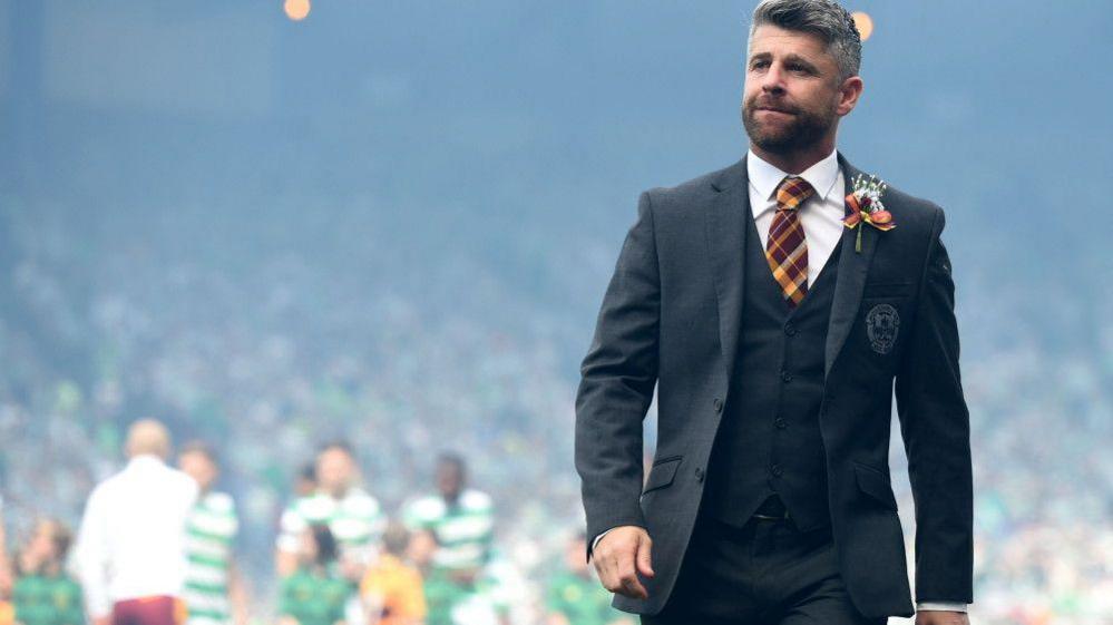 St Mirren manager Stephen Robinson