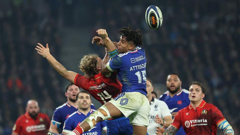 France's wing Théo Attissogbe (R) fights for the ball with Italy's wing Louis Lynagh during the Six Nations international rugby union match between France and Italy