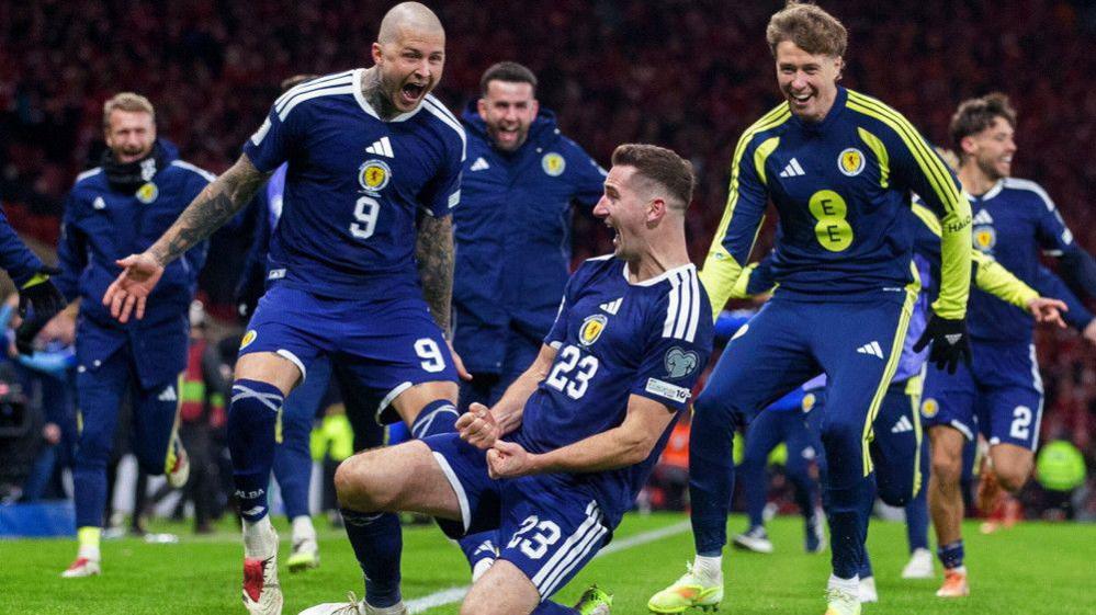  The Scotland team celebrate Kenny McLean's (centre) goal to make it 4-2 during a FIFA World Cup 2026 Qualifier between Scotland and Denmark at Hampden Park, on November 18, 2025, in Glasgow, Scotland