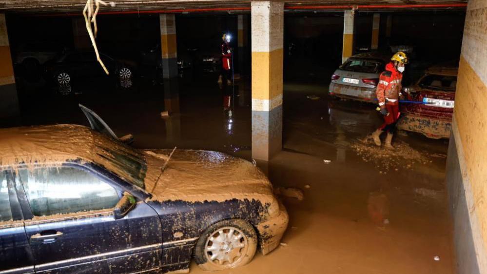 firefighters search underground parking in Sedavi