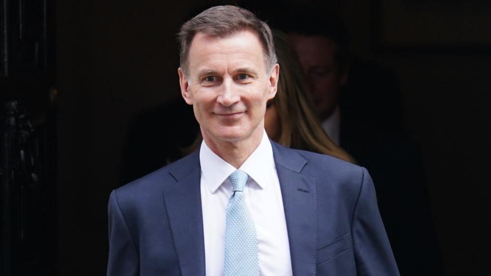 Chancellor Jeremy Hunt leaves No 10