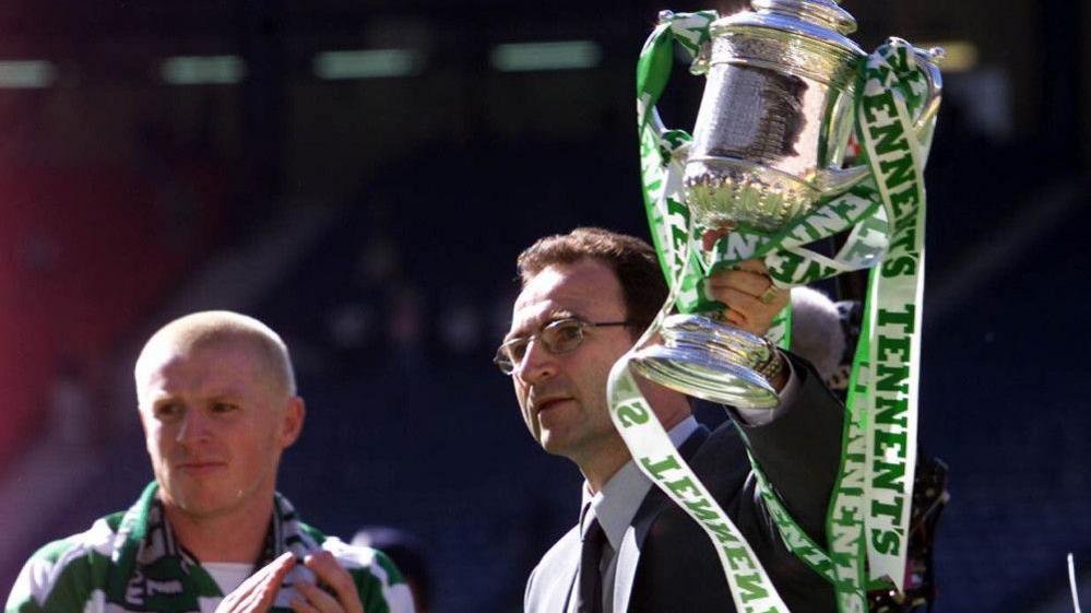 Martin O'Neill (right) with the Scottish Cup in 2001