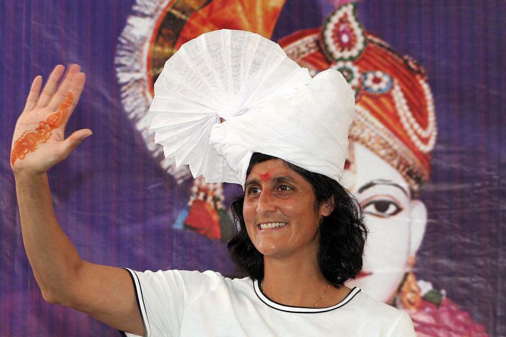 US astronaut of Indian origin Sunita Williams waves wearing a traditional turban at Shree Swaminarayan Gadi Sansthan-Maninagar in Ahmedabad 25 September 2007. Sunita Williams was awarded the "Wishwa Avkash Virangana" award. Williams, whose family is originally from the Indian state of Gujarat made it to the record books in June 2007 for the longest uninterrupted space flight by a woman