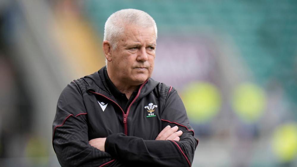 Warren Gatland yn croesi ei freichiau