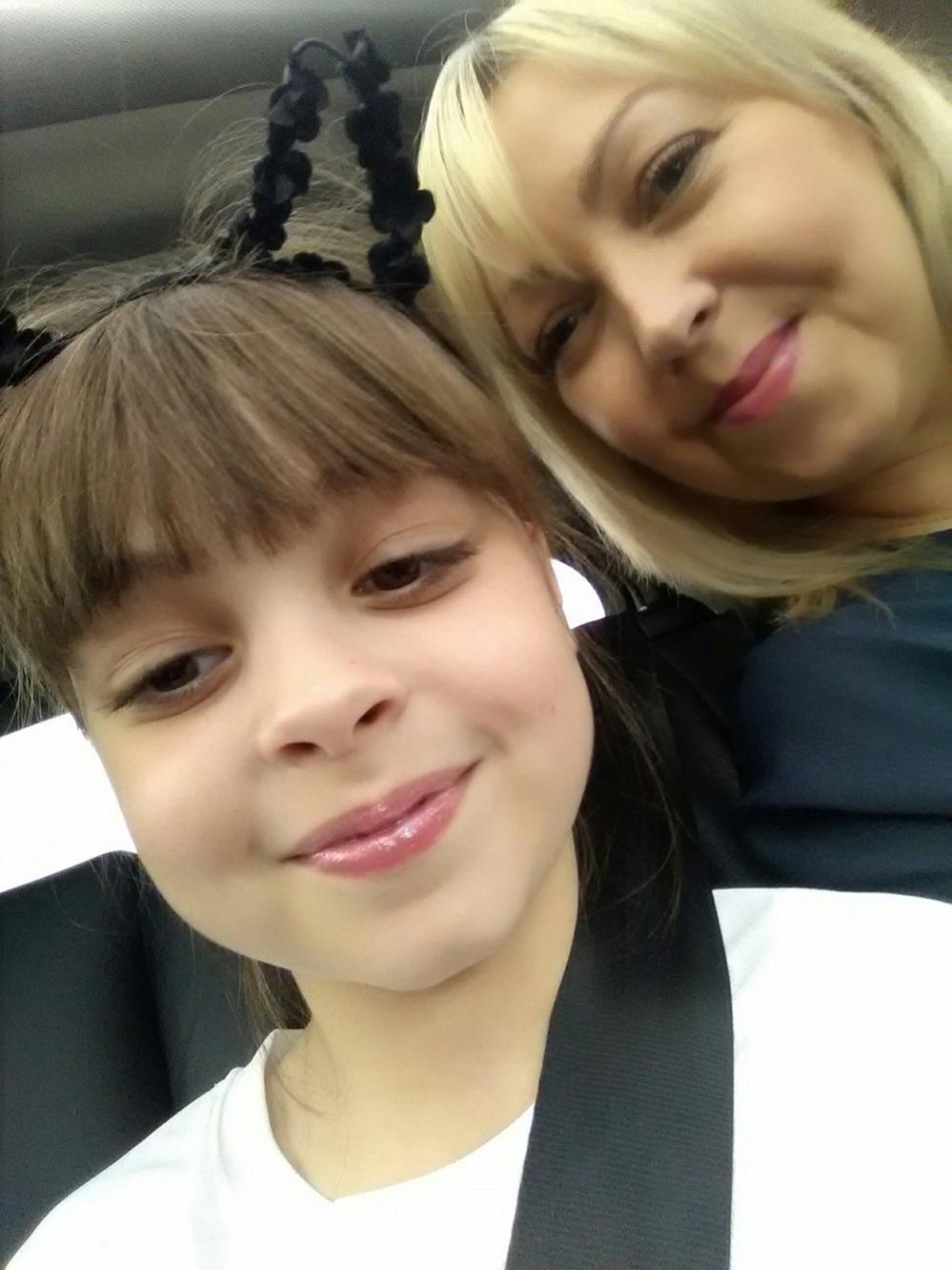 Selfie of Saffie and Lisa