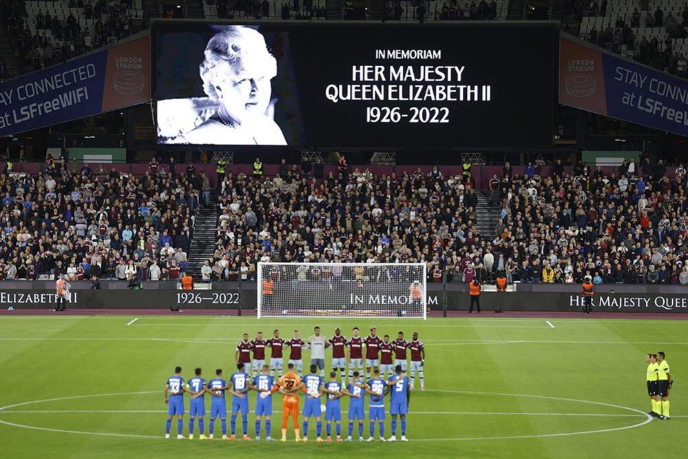 Players observe a minutes silence