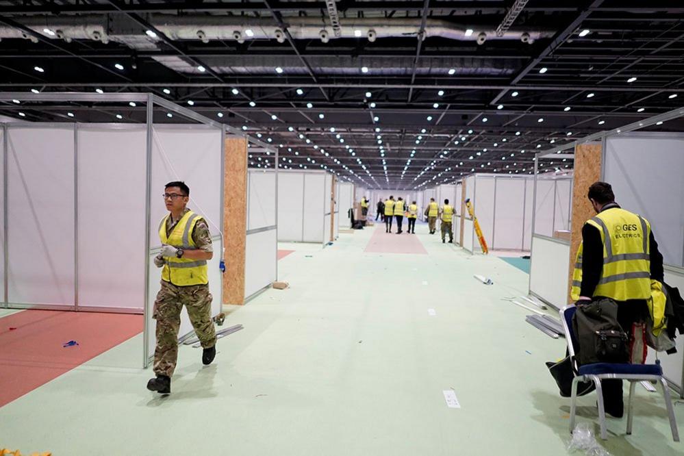 Members of the Queen's Ghurka Engineers Regiment construct cubicles