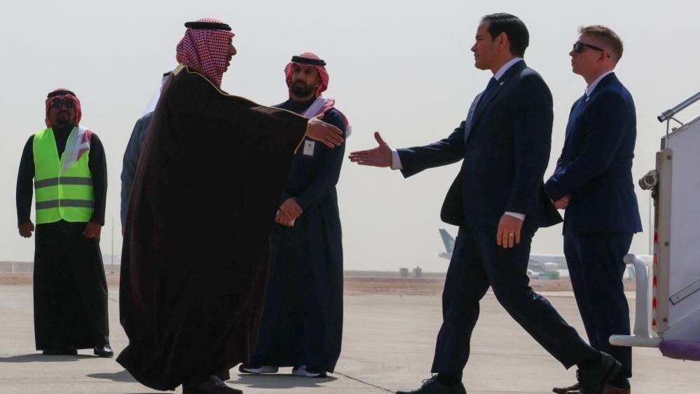 US Secretary of State Marco Rubio (right) shakes hands with Saudi Arabia's Deputy Minister for Protocol Affairs Abdulmajeed Al-Smari at King Khalid International Airport, in Riyadh (17/02/25)