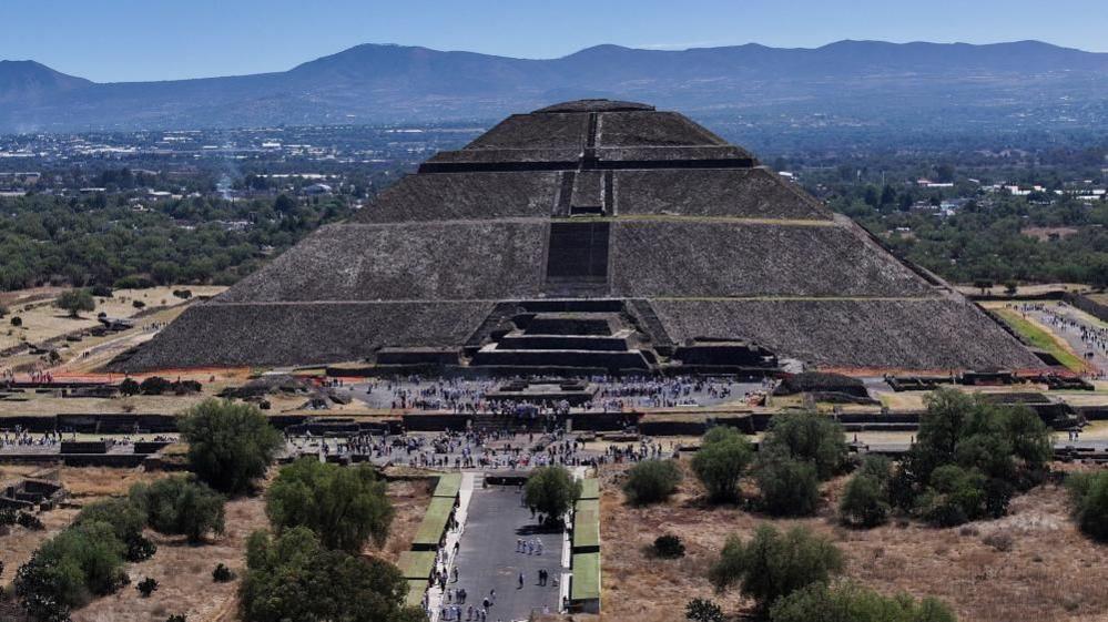 I was at the top of Mexico pyramid when a gunman opened fire - BBC News