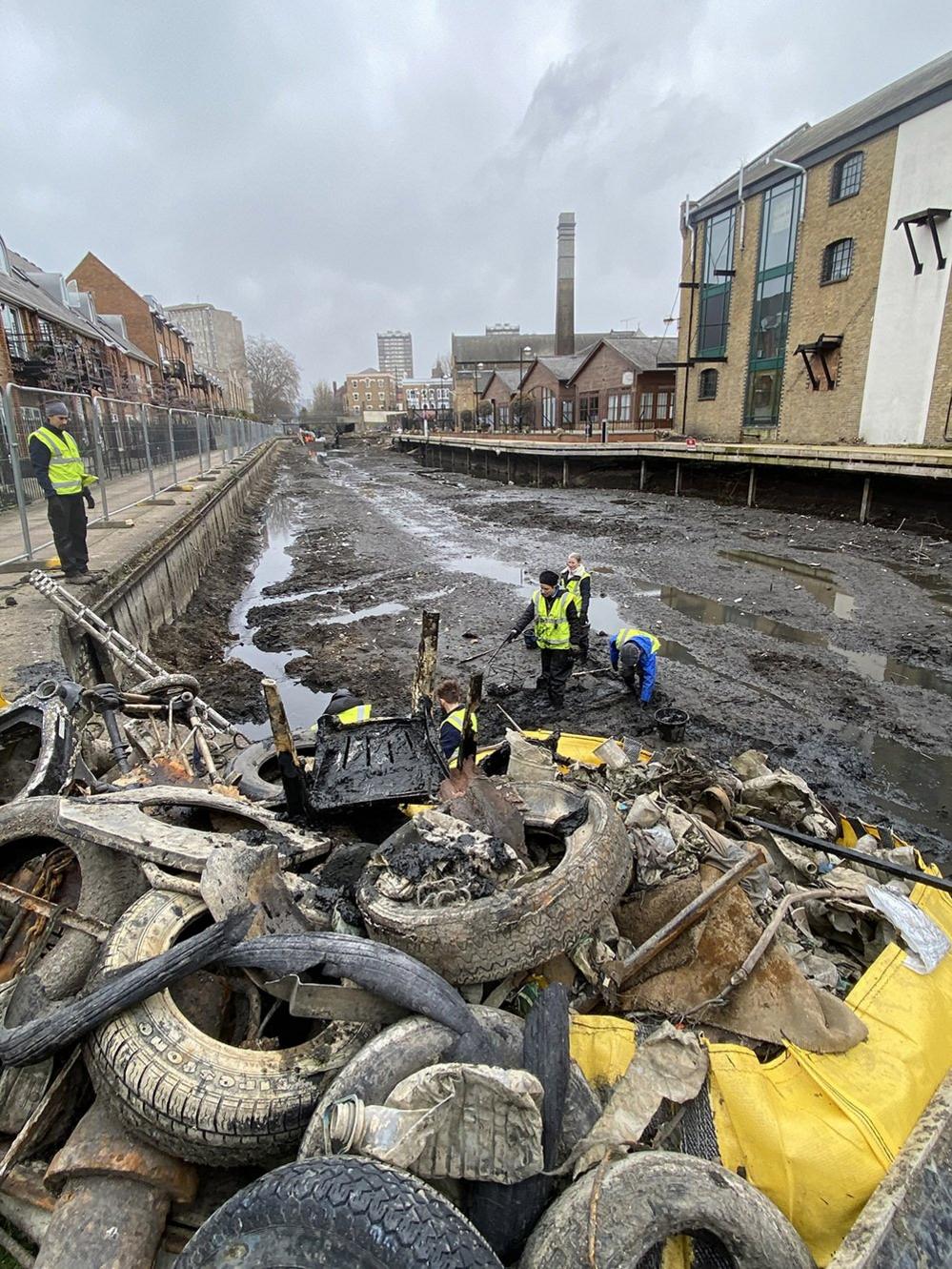 Removing old tyres from the canal bed