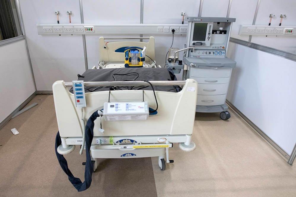 A bed with ventilator