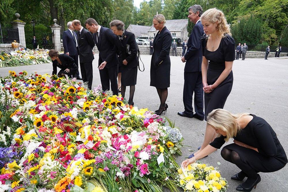 Princess Eugenie, the Earl of Wessex, Peter Phillips, the Princess Royal, Zara Tindall, Vice Admiral Timothy Laurence, Lady Louise Windsor and the Countess of Wessex view flowers