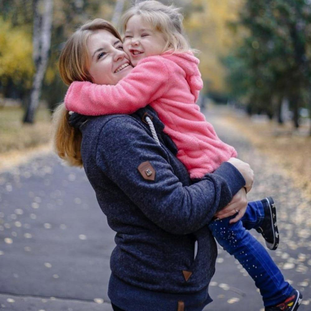 Yuliia Chernovil and her seven-year-old daughter Alisa