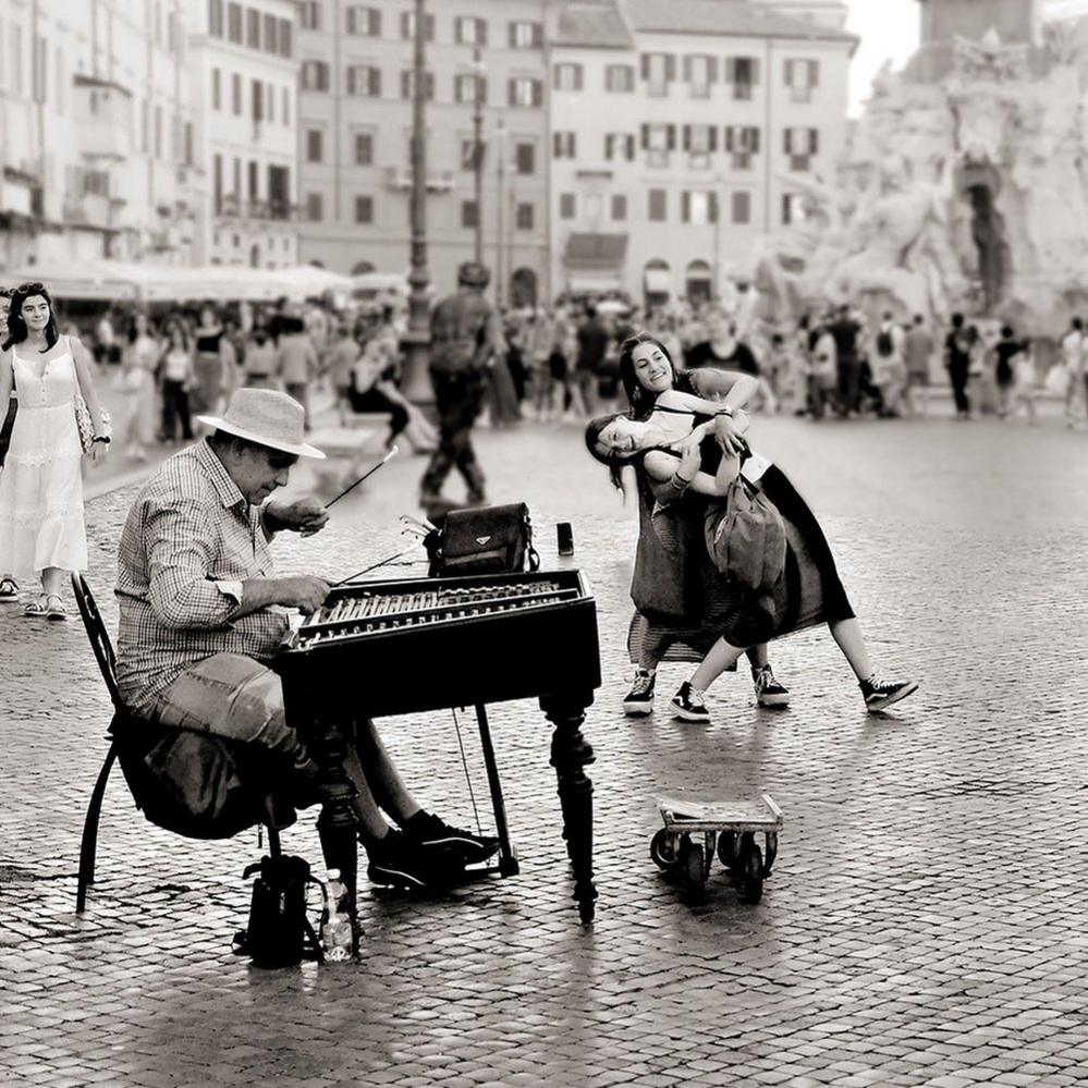 Dancing in Piazza Navona, Rome