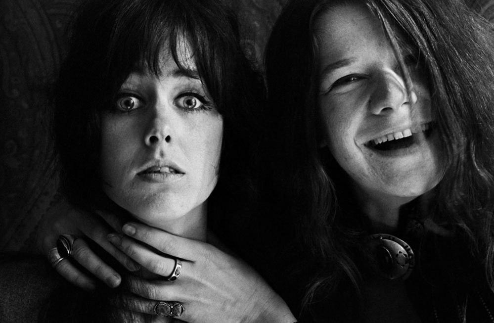 Janis Joplin mock-choking Grace Slick, San Francisco, 1967