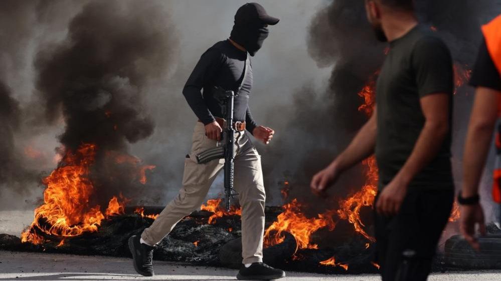 Palestinian militant in Jenin (09/11/23)