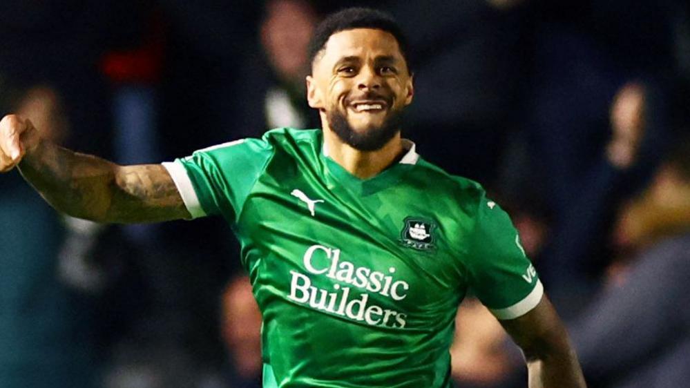 Andre Gray leaves Plymouth Argyle as short-term contract expires - BBC ...