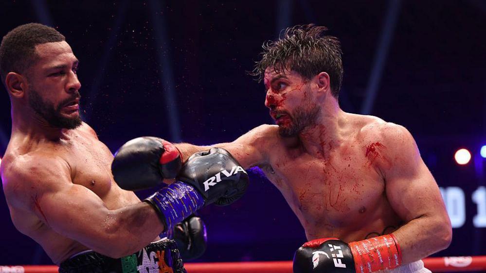Josh Kelly throws a left hook at Caoimhin Agyarko