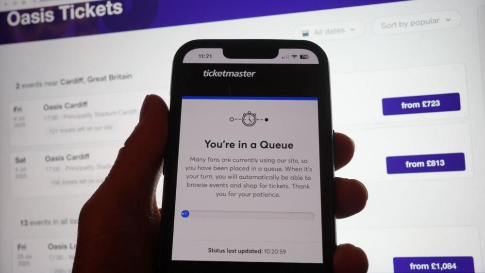 Picture of website selling tickets for Oasis gigs - showing queue for purchases 