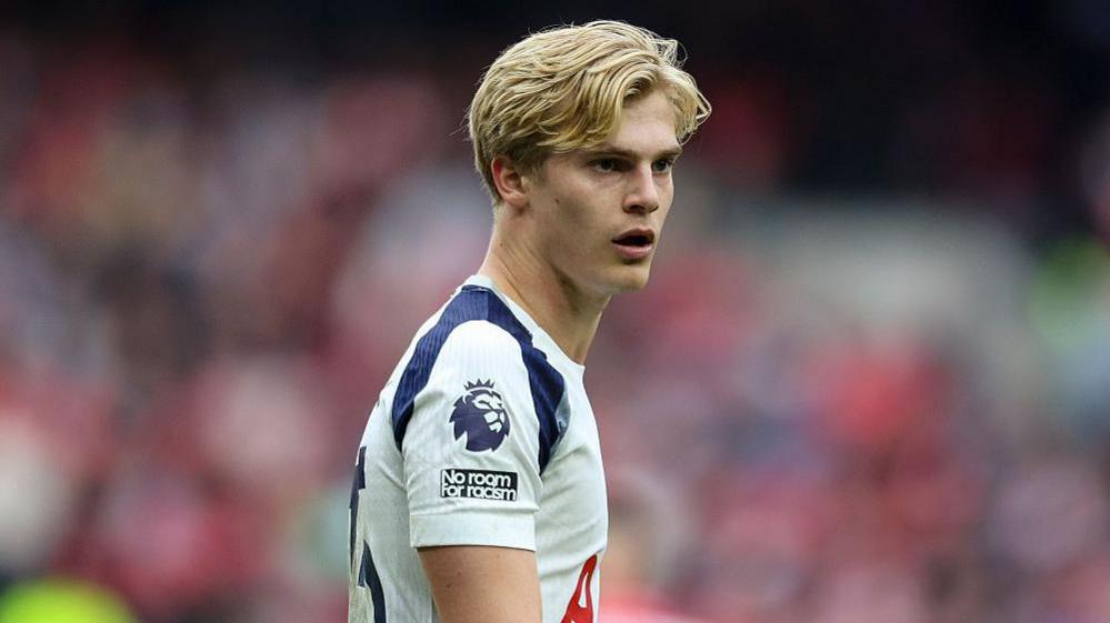 Lucas Bergvall playing for Tottenham