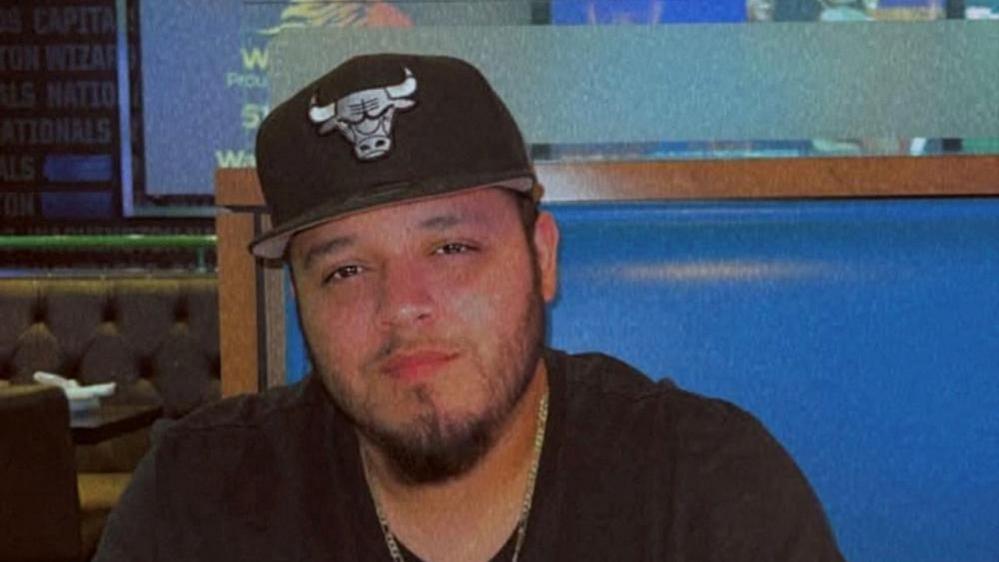 Kilmar Ábrego García in a black Chicago Bulls hat