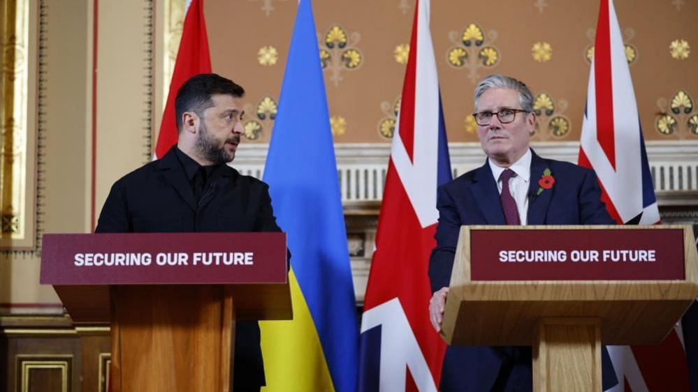 Ukraine's President Volodymyr Zelensky and British Prime Minister Keir Starmer