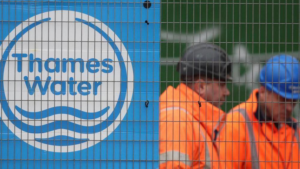 تستعد مقرضو شركة Thames Water لتحدٍ قانوني في حالة التأميم في بارنهام. تستعد مقرضو شركة Thames Water لتحدٍ قانوني في حالة التأميم في بارنهام.