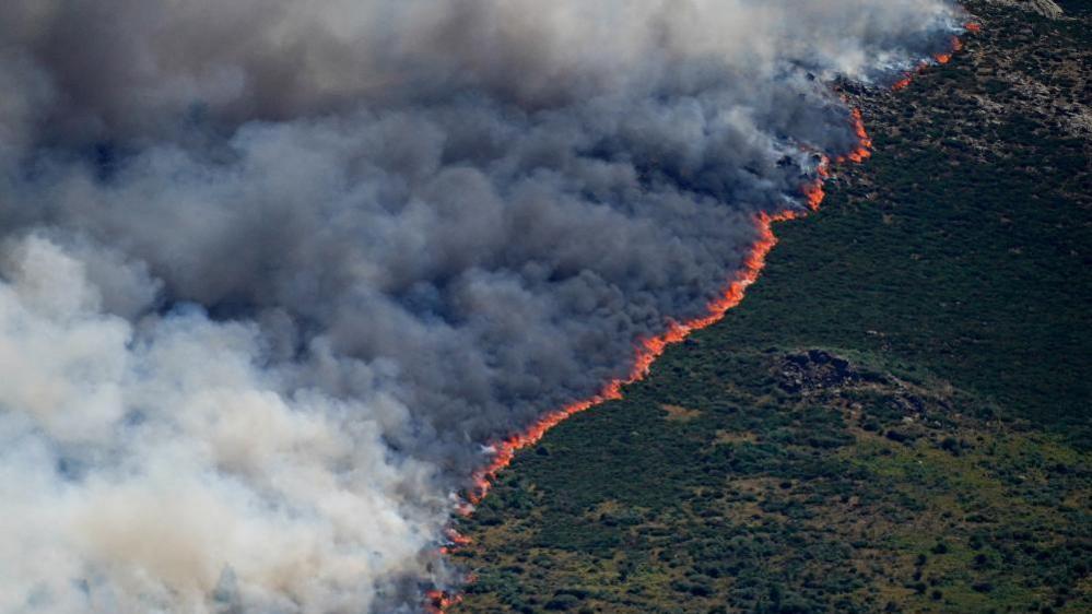An overhead showing how a wildfire is progressing across a mountain region