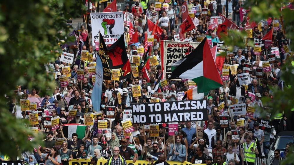 Anti-ractist counter-protesters in London