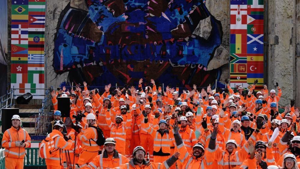 Workers at HS2 project at Chiltern Hills